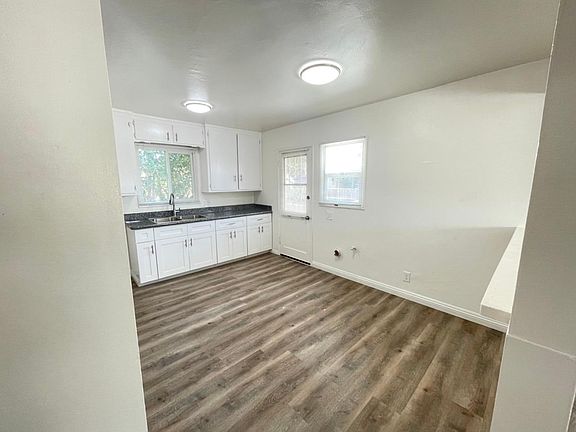 5th image of 11623 1/2 S Louis Ave #B