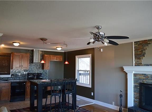 4th image of 1080 S Shore Dr