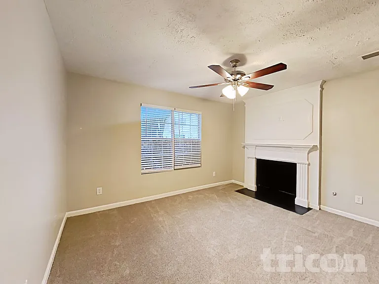 3303 Homeward Trl — Photo 4