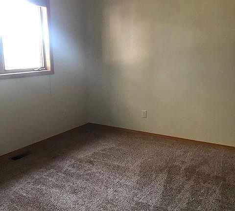 2nd image of 3610 Broadwater St