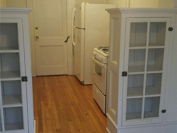 5th image of 2600 James St #22