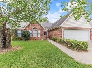 107 Longleaf Dr, Broussard, LA 70518