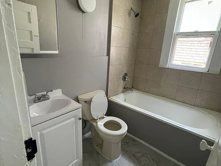 187 Buckingham St #1W — Photo 7