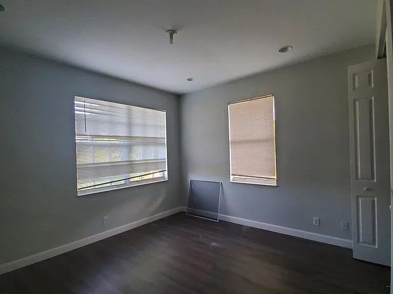 115 Akron St — Photo 19