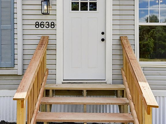 4th image of 8636 Maple Rd