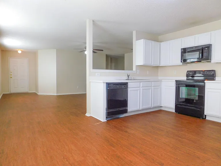3230 Andalusian Dr — Photo 7
