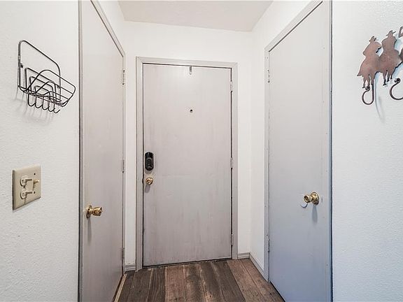 4th image of 1811 Lewis Ave