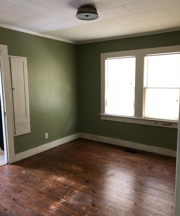 1st image of 605 Warthen St