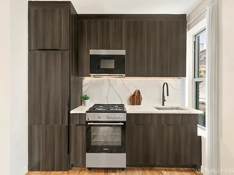 229 E 21st St #5 — Photo 4