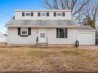 2311 E River Dr, Green Bay, WI 54301