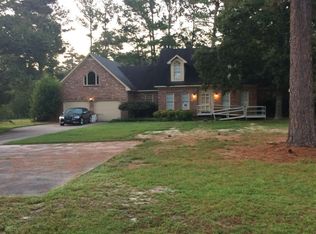 104 Bay View Cir, Parkton, NC 28371