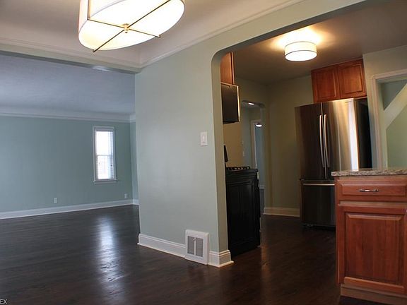 3rd image of 5703 Sunderland Dr