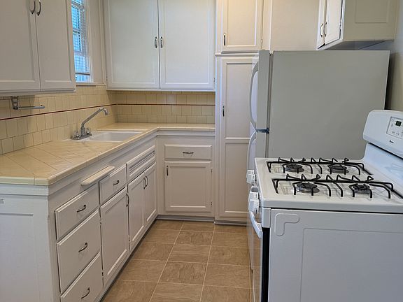 3rd image of 5275 E The Toledo APT 8