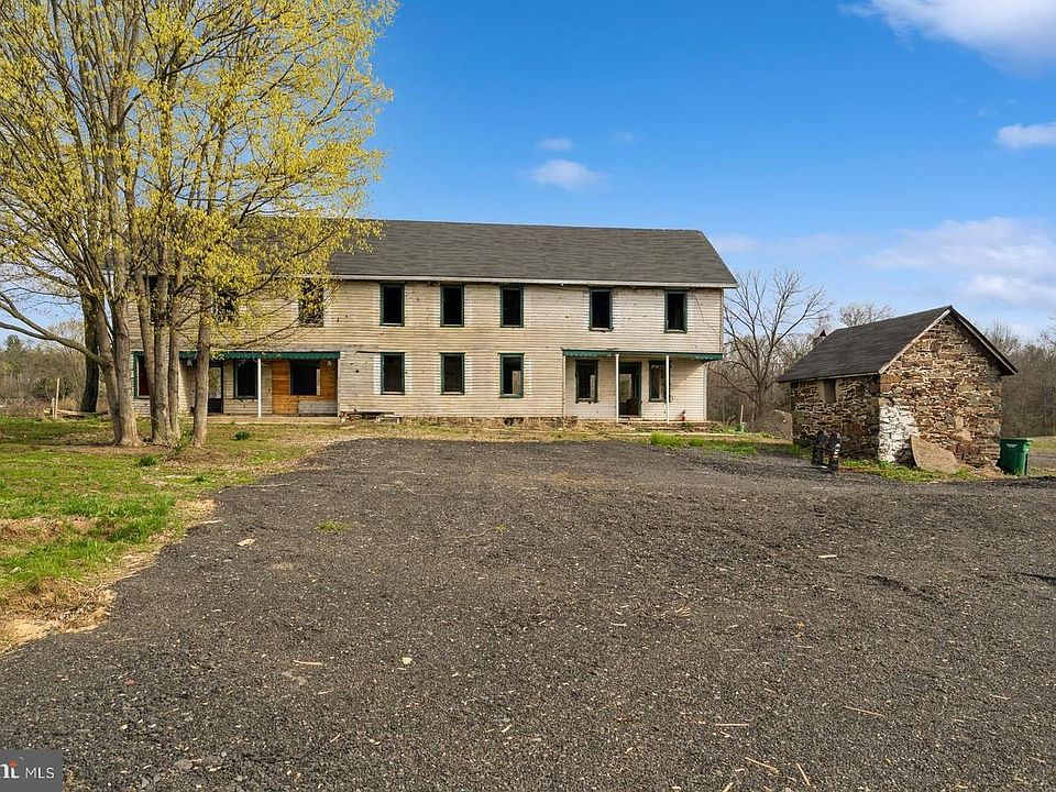 1st image of 12 Lynnbrook Dr