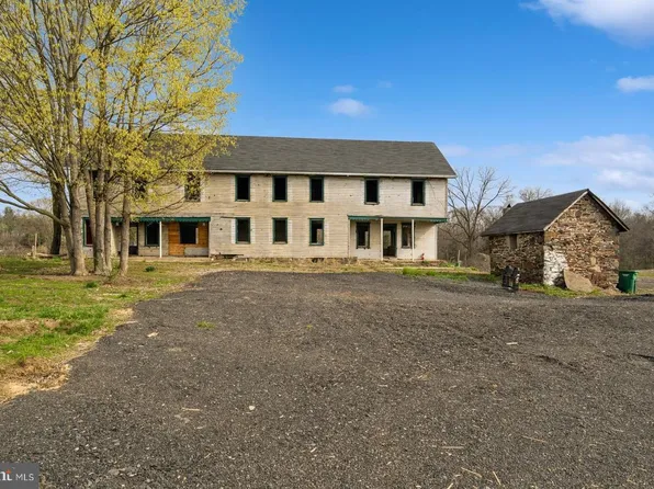 12 Lynnbrook Dr, Lambertville, NJ 08530