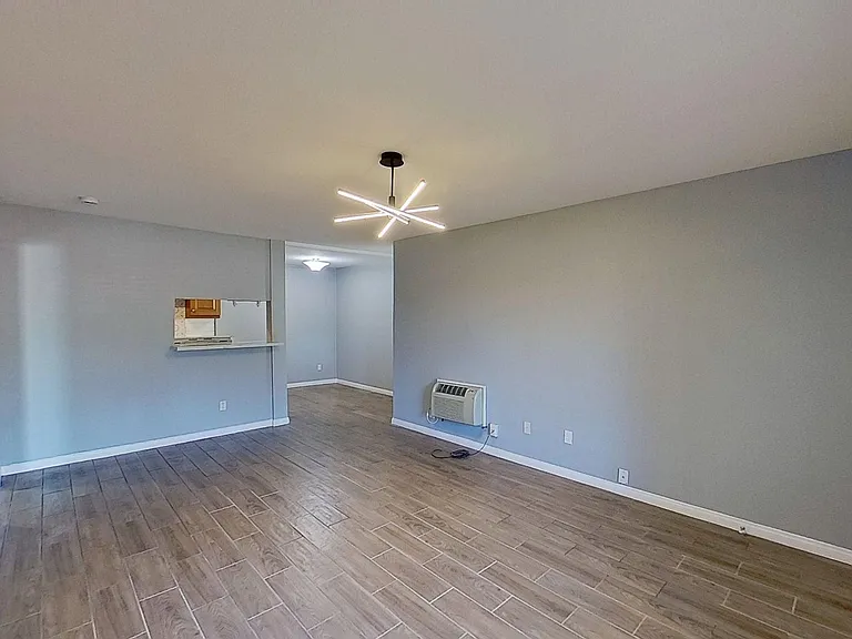 1040 W Macarthur Blvd #45 — Photo 3