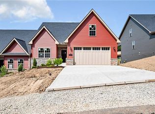 106 Hemingway Ln, Coraopolis, PA 15108