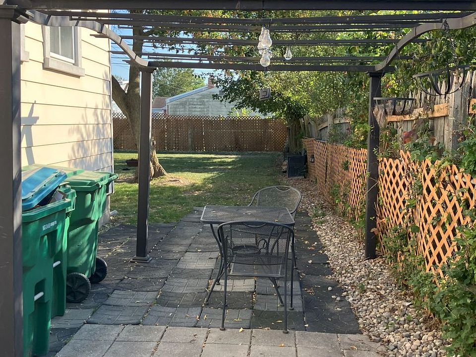 2nd image of 28845 Dawson St