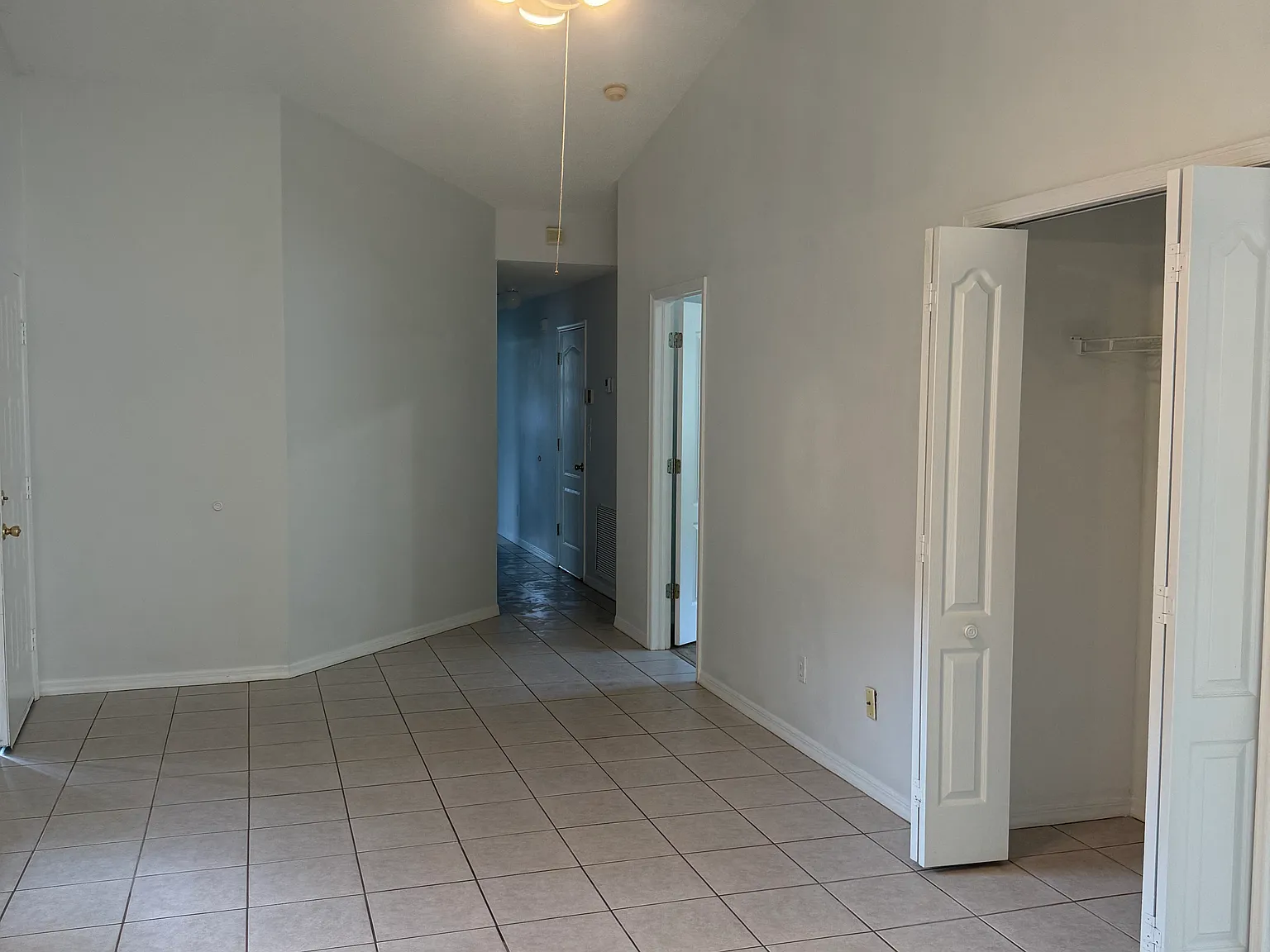3 bed, 1061 sqft, $1,975 — Photo 3