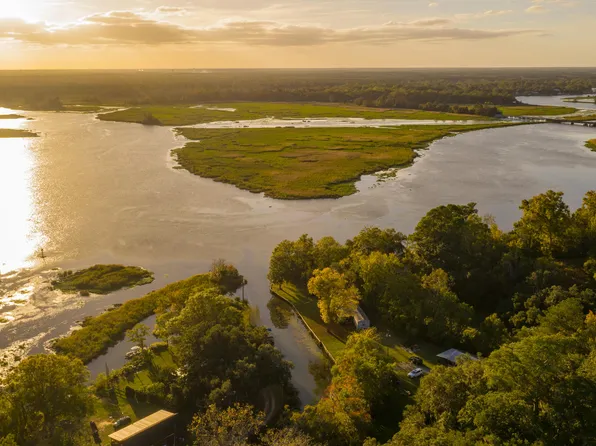 129 Crawdad Ct, Moncks Corner, SC 29461