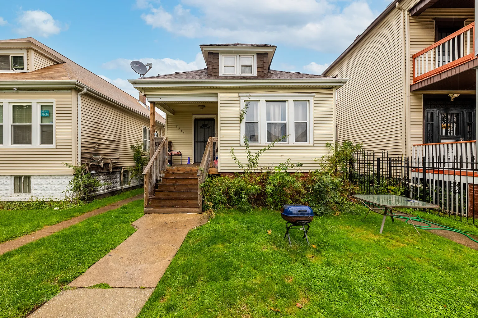 8537 S Marquette Ave photo 1