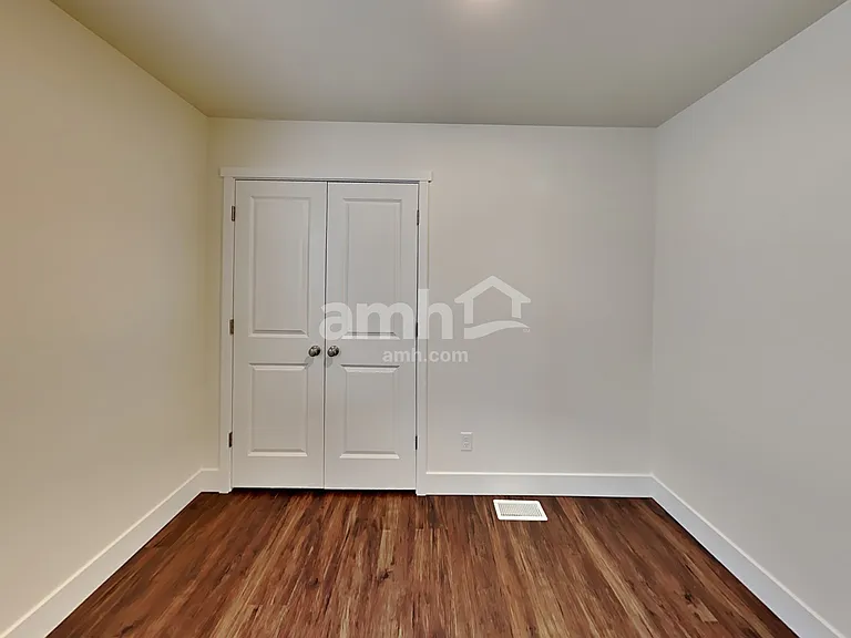 657 Dudley St — Photo 21