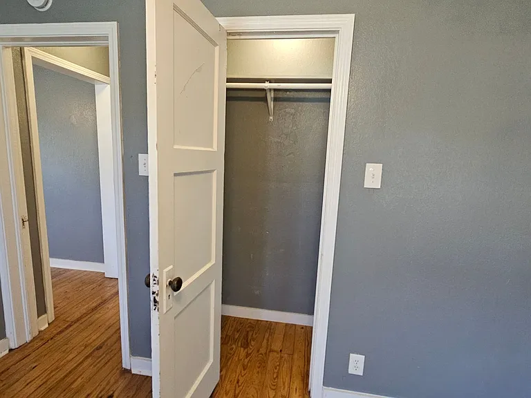 2620 N Elm St — Photo 28