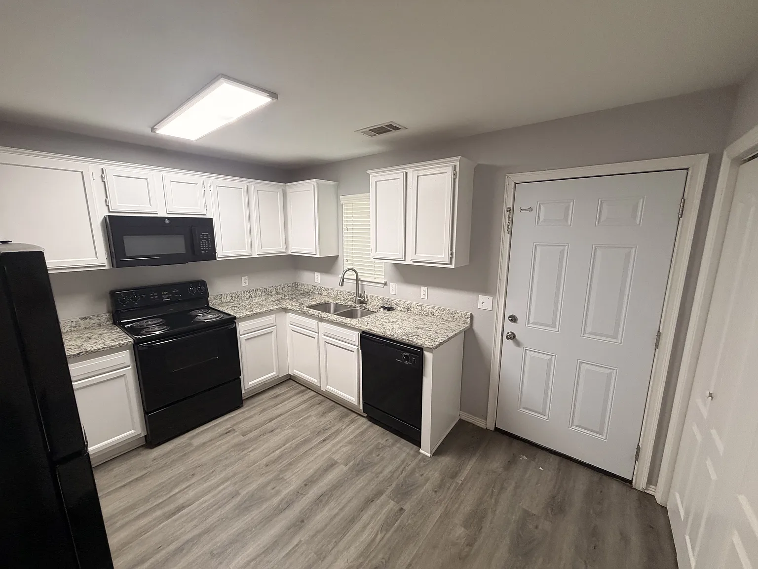 1446 West Netherland Way - 3 — Photo 4