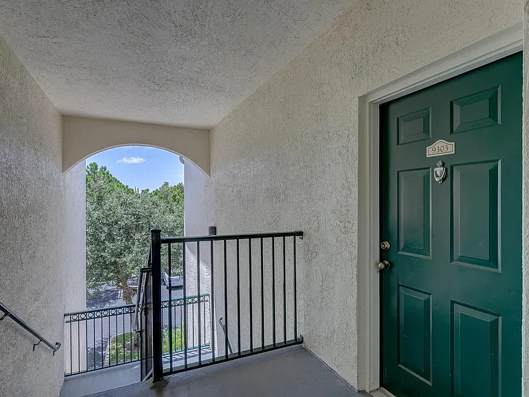 9303 Myrtlewood Cir W — Photo 17