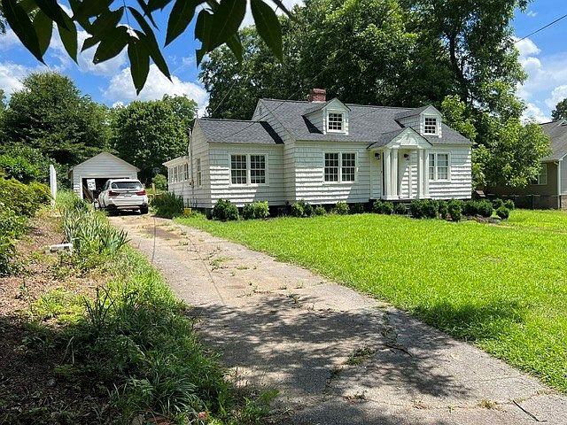 1st image of 403 Holmes St