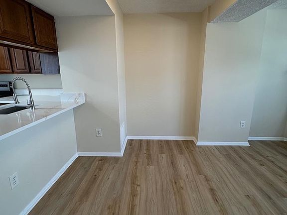 5th image of 2832 New Providence Ct
