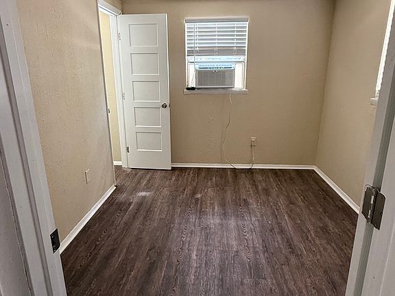 5th image of 12 E Colcord Ave