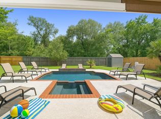 135 Fairwind Trail Dr, Conroe, TX 77385