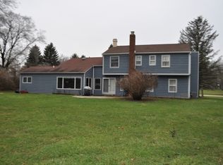 26849 N Greenview Dr, Wauconda, IL 60084