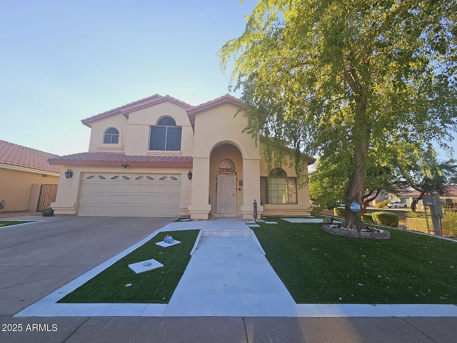 3 bed, 3.5 bath, 2401 sqft, $2,975 — Photo 2