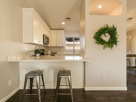 3rd image of 2618 E Campo Bello Dr