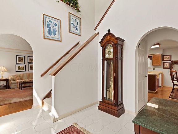 5th image of 156 Sterling Glen Dr
