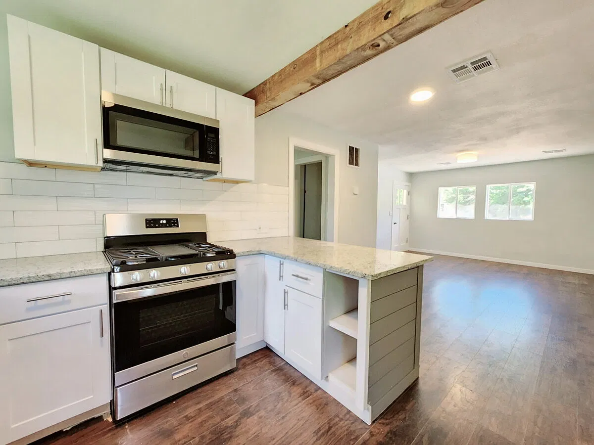 3 bed, 1.0 bath, 1000 sqft, $1,250 — Photo 3