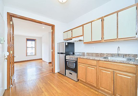 4th image of 676 9th Ave APT 3N