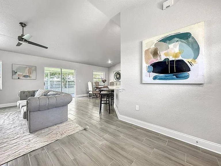 685 Berkley Pointe Dr — Photo 15