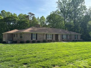 370 21st Ave NW, Hickory, NC 28601