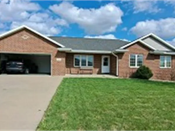 290 Lezlie Dr, Peosta, IA 52068