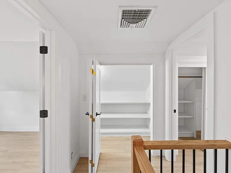 32 Brook St — Photo 14