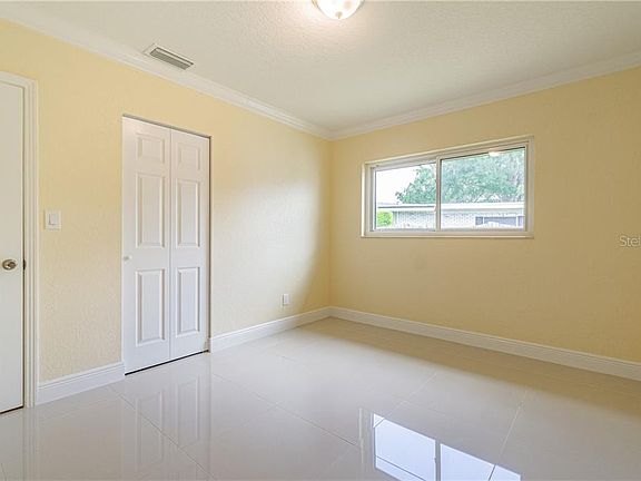 5th image of 2310 W Mary Glenn Dr