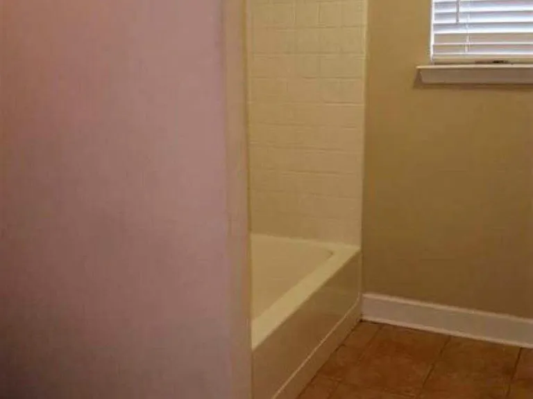 2213 Delta Ln — Photo 2