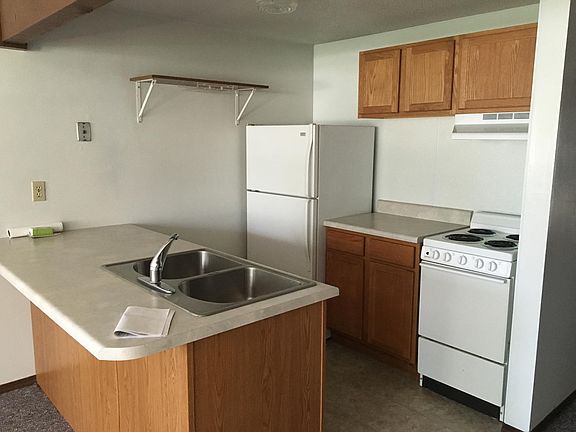 3rd image of 804 Village Dr
