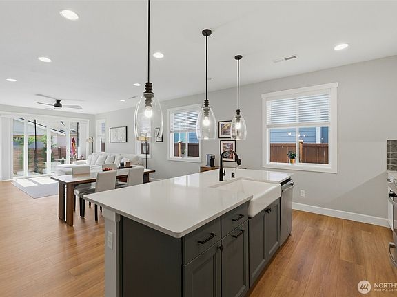 3rd image of 6657 Skipper Lane SE