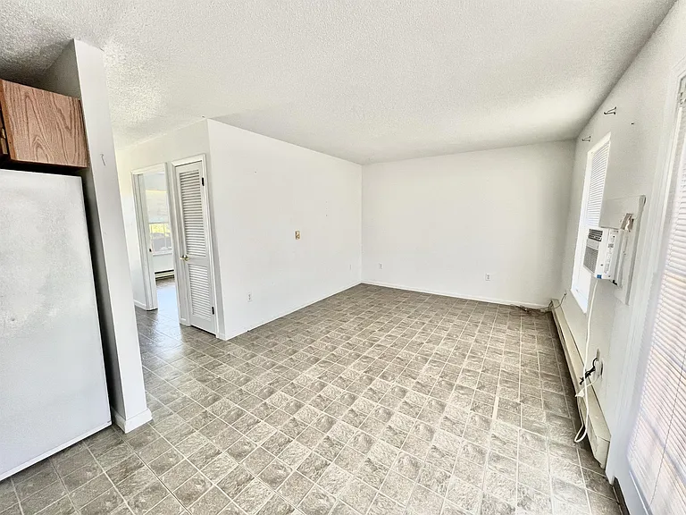 709 E Woodland St — Photo 8