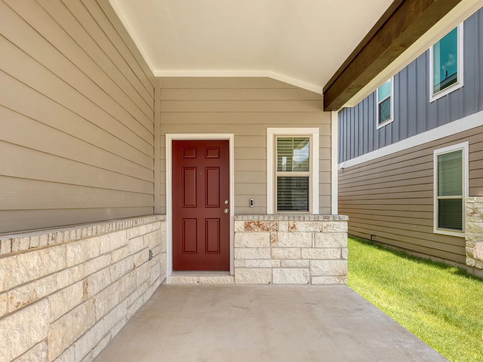 4 bed, 2034 sqft, $2,195 — Photo 3