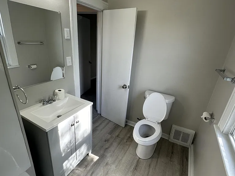 11021 Western Ave — Photo 15